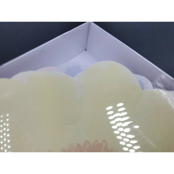 Meri Meri Flower Shaped Paper Plates 7-3/8" Party Plates  (8 Pack) - Picture 7 of 9